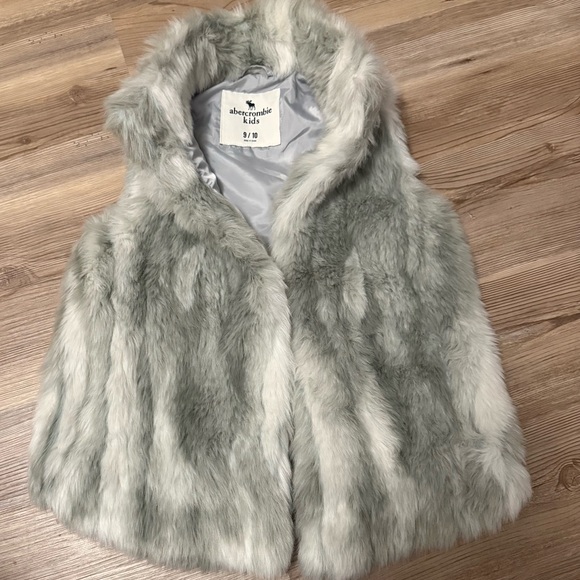 abercrombie kids Other - Abercrombie Kids Gray Faux Fur Vest